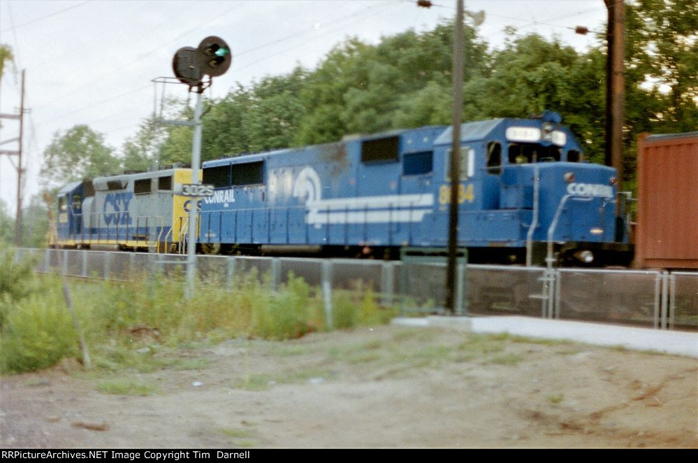 CSX 8684 on TV195